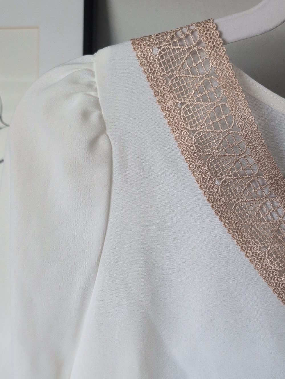 Women's Cream V-Neck Crochet Trim Blouse Small - Picture 3 of 7